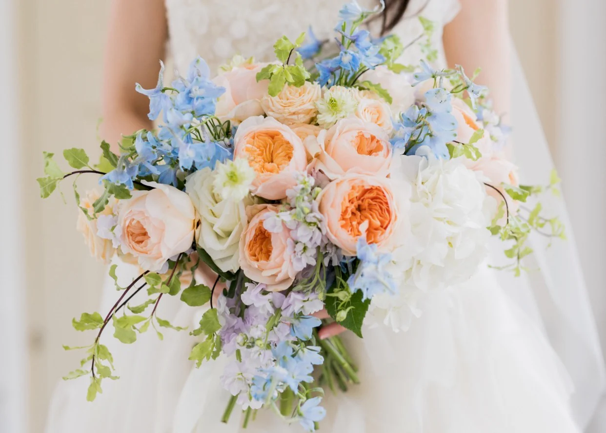 Bespoke bridal buket komponovan u atelieru za mladenke u Gradačcu i okolini Bridal buket po mjeri — wedding floral dizajn Gradačac Inzira Atelier