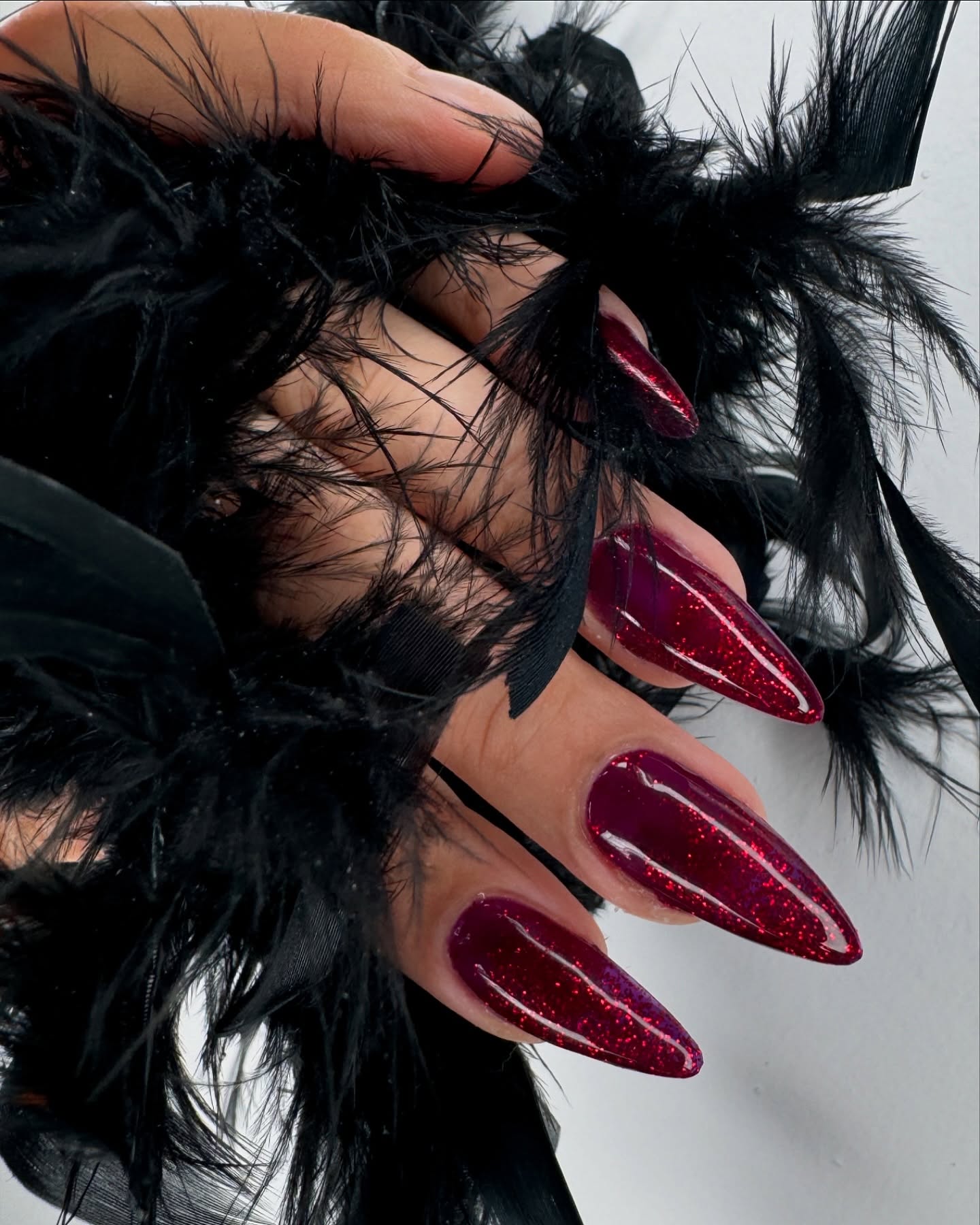 Evening Noir — cherry red glitter manikir, Inzirin rad, Inzira Atelier Gradačac